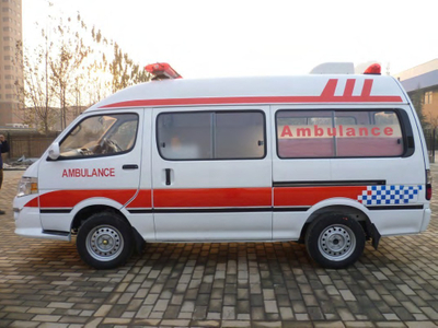 NOUVEAU véhicule terrestre d&#39;ambulance hospitalière