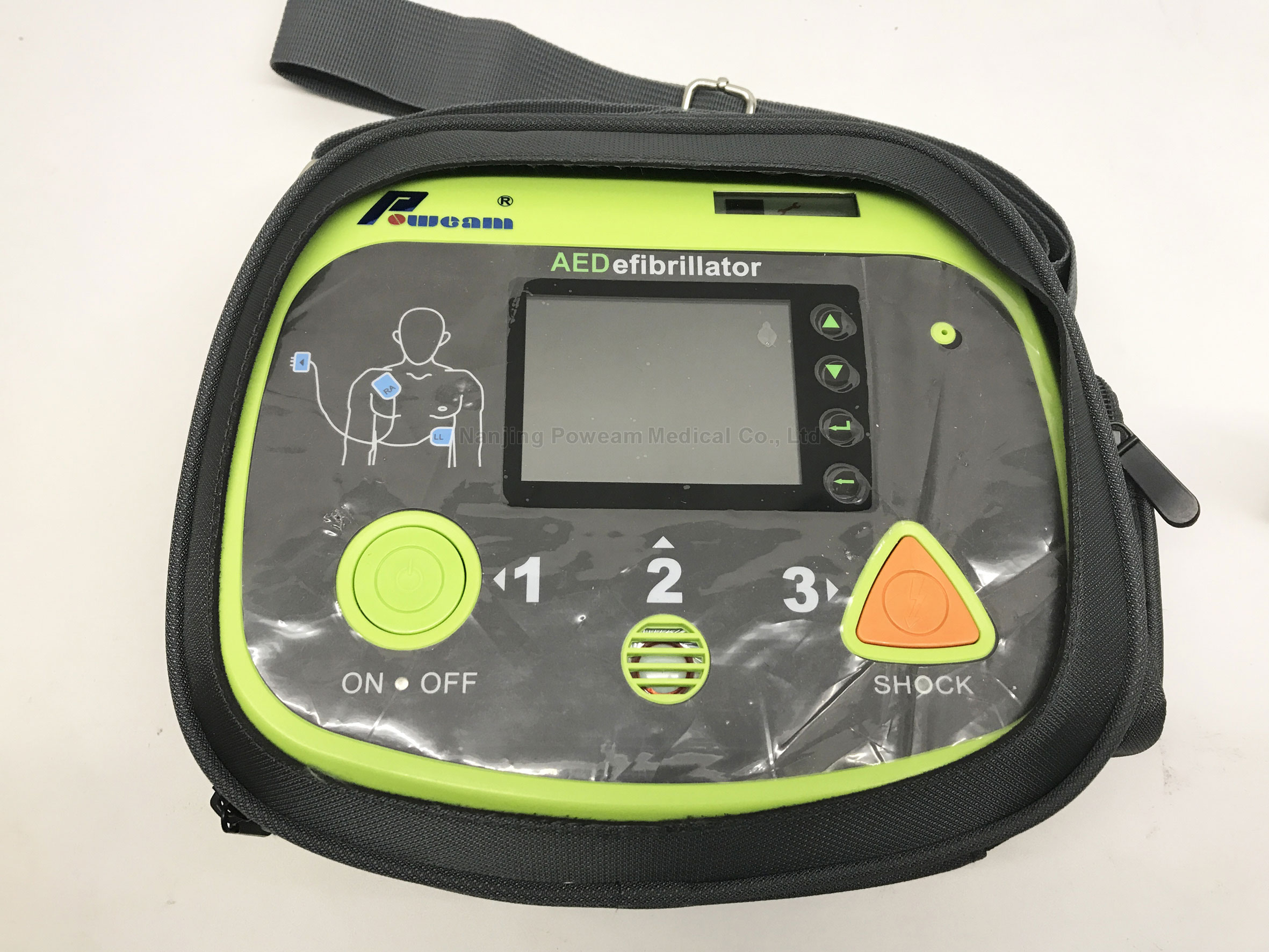 Défibrillateur AED AED7000 Plus avec écran LCD couleur
