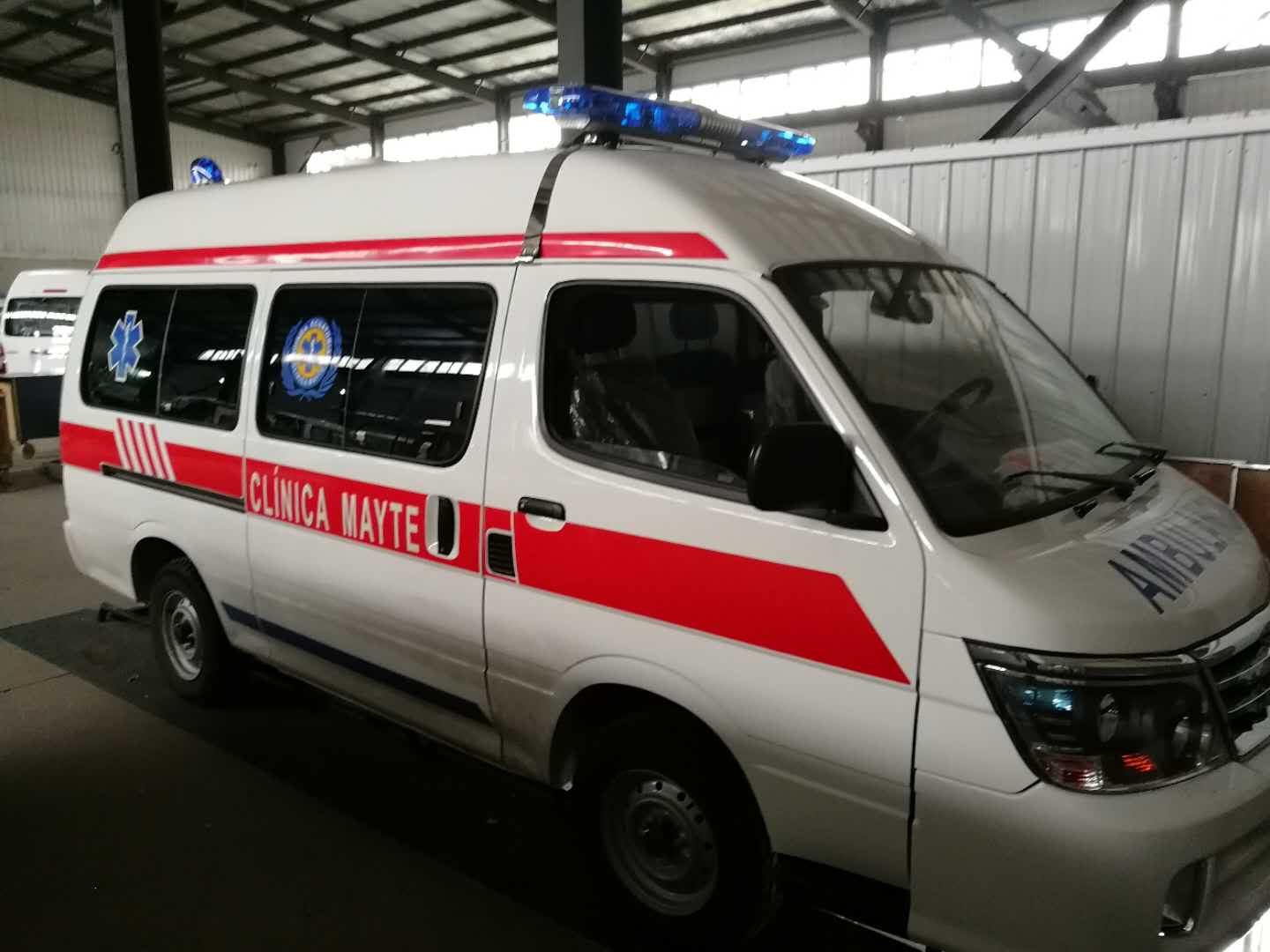 Camions ambulanciers commerciaux de premiers soins à vendre